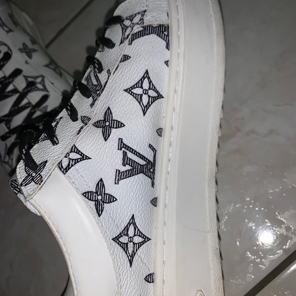 Louis Vuitton Sneakers - Picture 4 of 5
